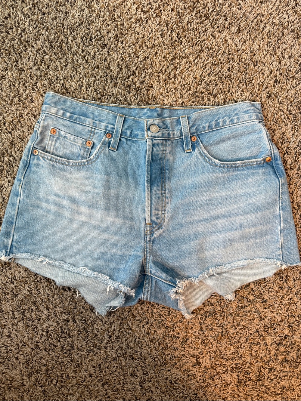 ⚡️Levi’s 501 Light Wash Denim Shorts - Classic Frayed Hem
